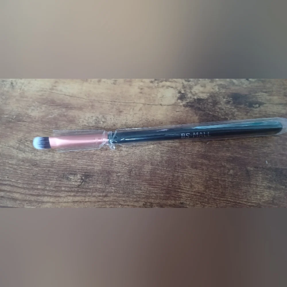 N/A makeup brush